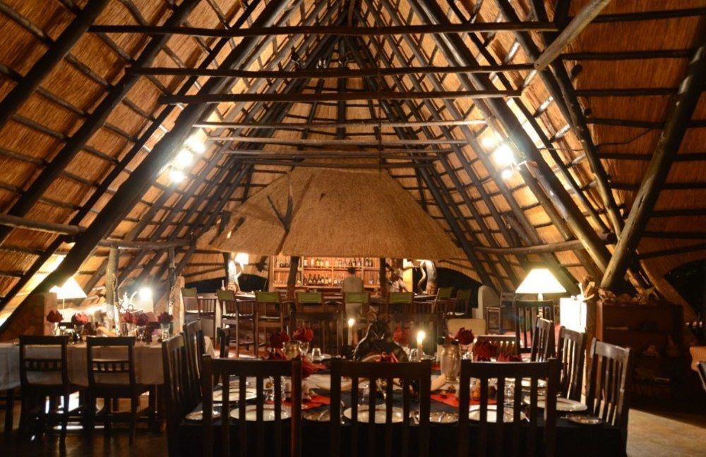 Ivory Lodge Dete Exteriör bild